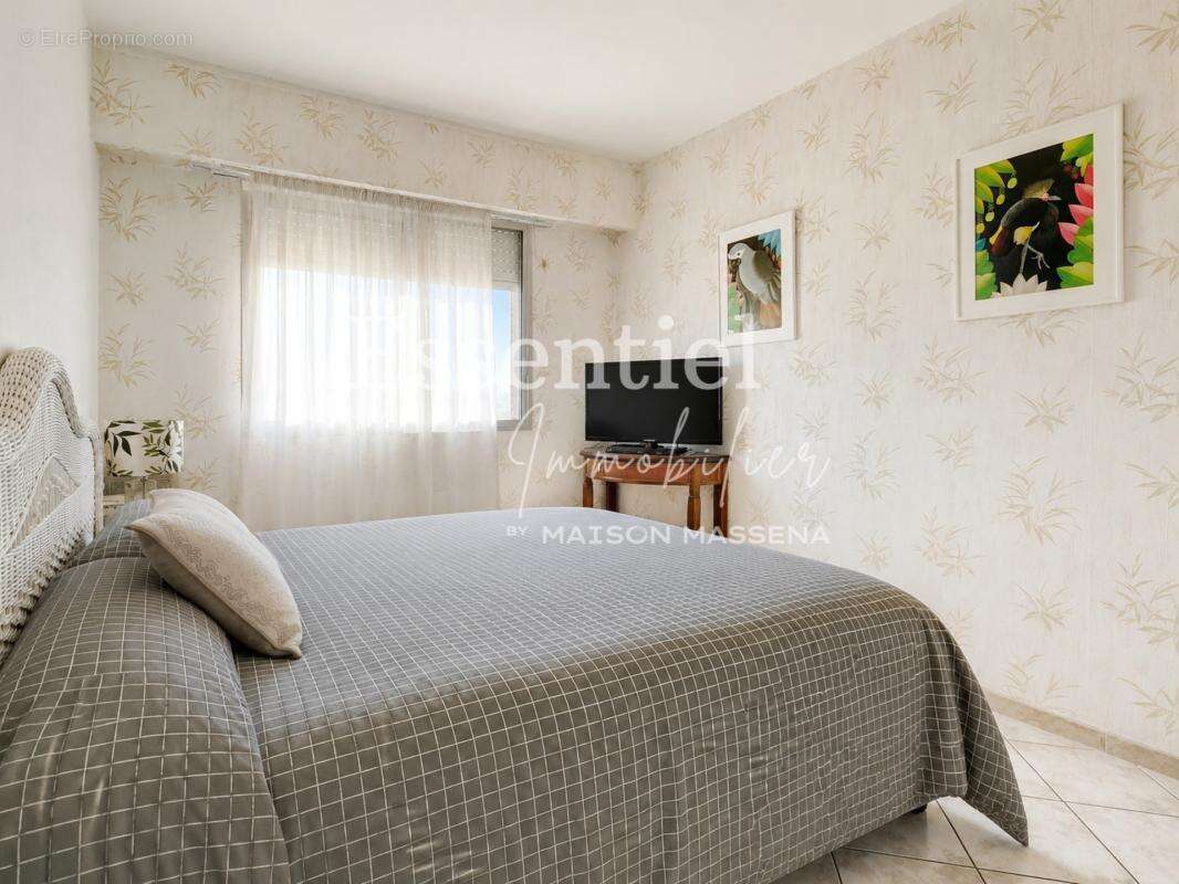 Appartement à SAINT-LAURENT-DU-VAR