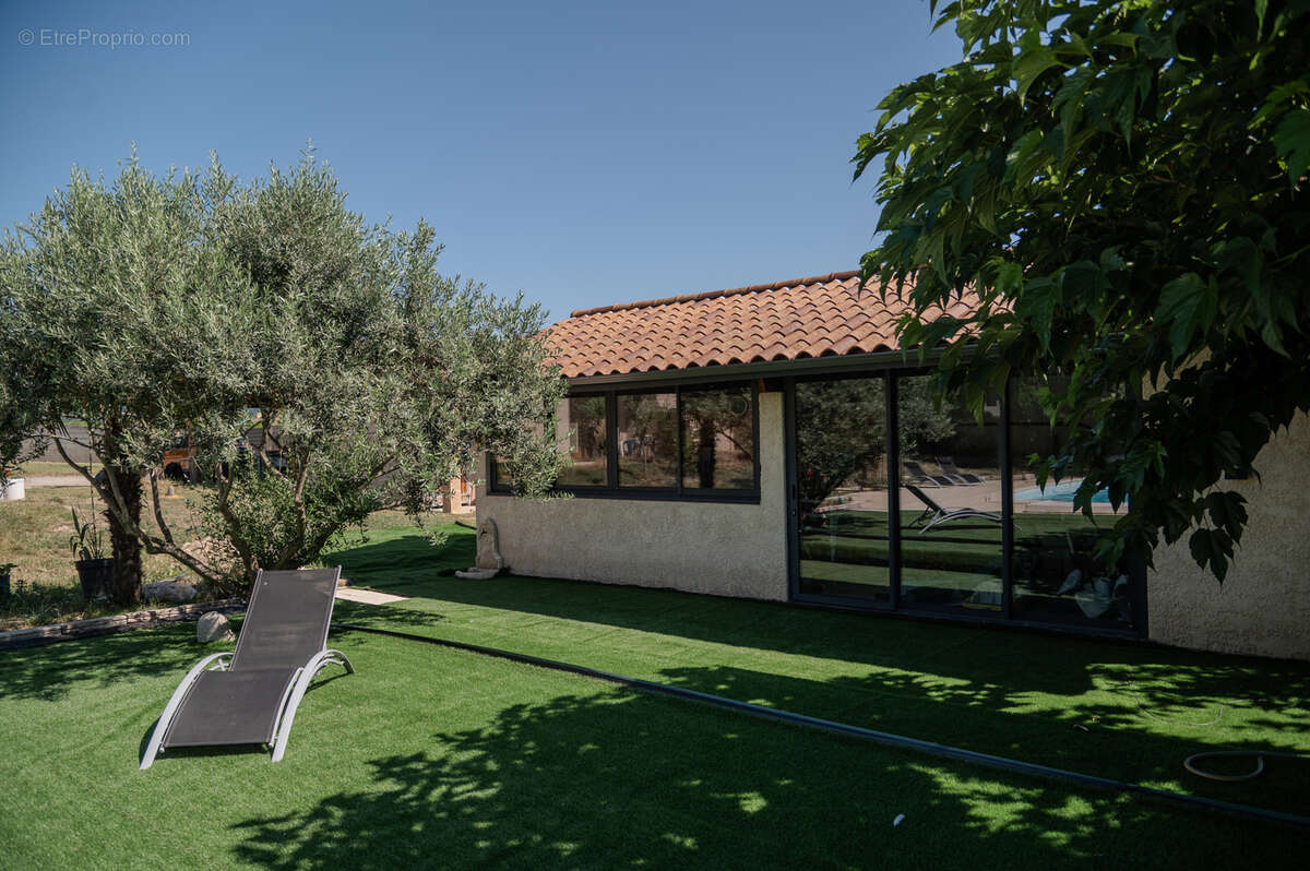 Maclas - Villa d'architecte haut de gamme avec piscine et dépendances - photo 11