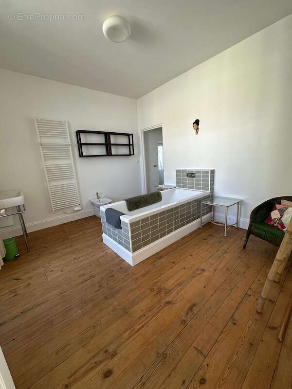 Maison à MONTIGNAC-LE-COQ