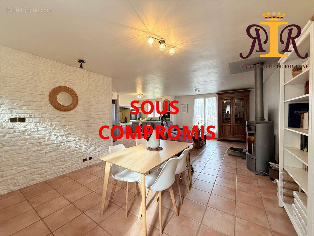 Salon actuel - Maison à MIRABEAU