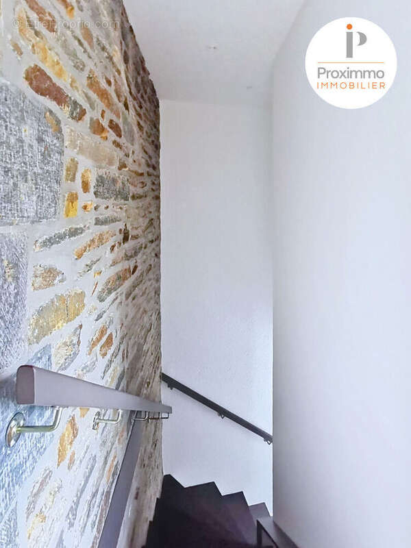 Caractère, charme et rénovation de qualité au c?ur de carentoir - photo 10