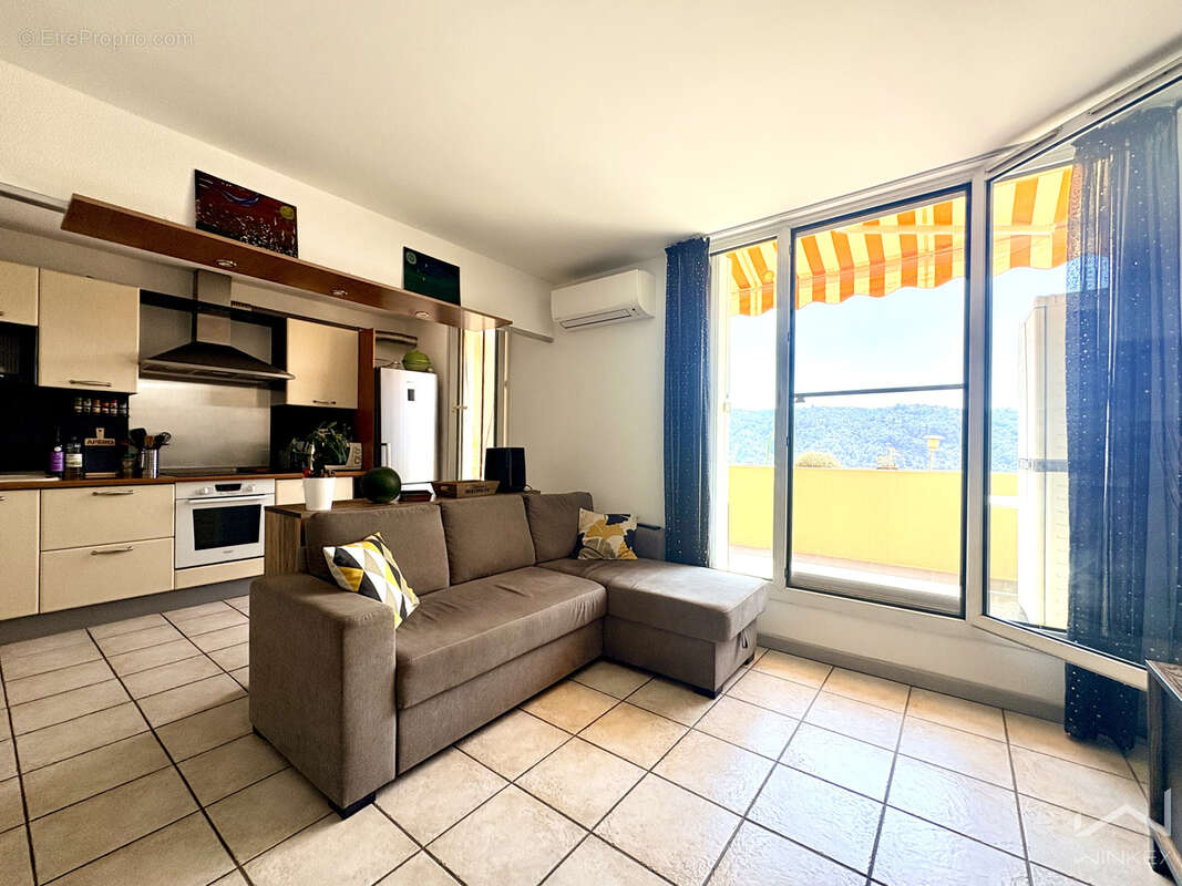 Appartement à CARROS