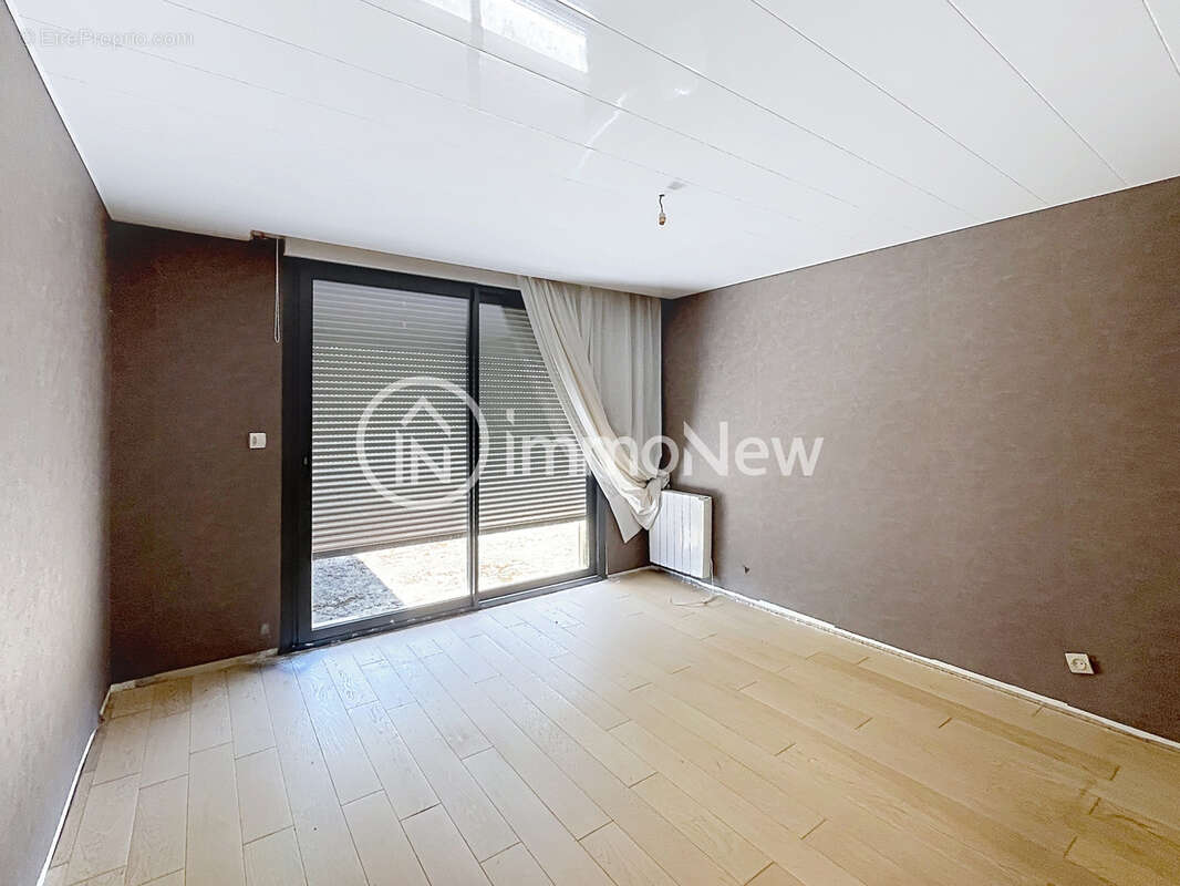À VENDRE   Maison de plain-pied 95 m2 avec dépendance et terrain constructible de 2700 m2   Sainte-Pience - photo 5