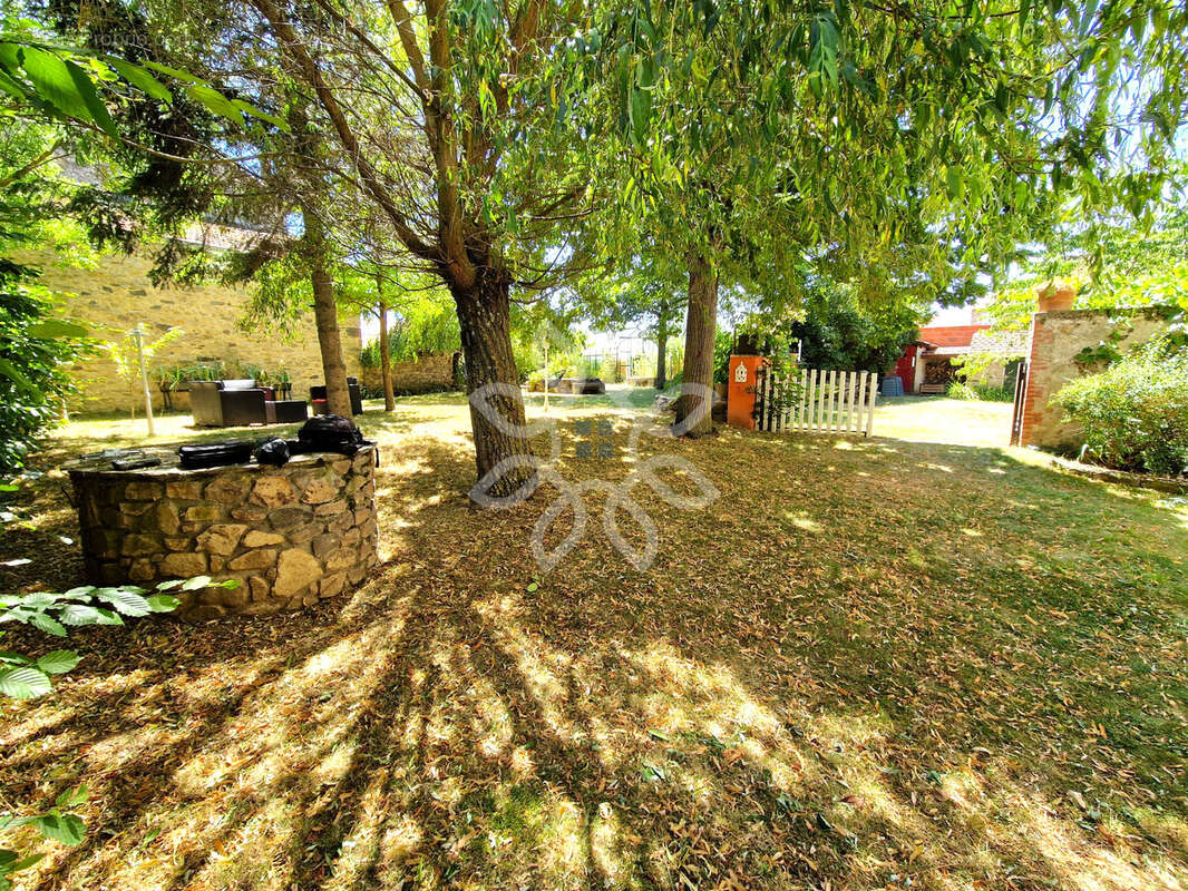 Grande maison en pierre avec cuisine pro   Idéale projet restaurant ou chambres d’hôtes   Proche A75 - photo 16