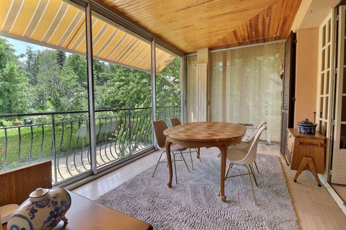 Entre vignes et panorama : belle propriété familiale, 5 chambres, jardin, terrasse et garage - photo 6