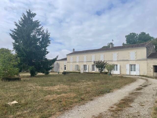 Maison à LA JARRIE-AUDOUIN