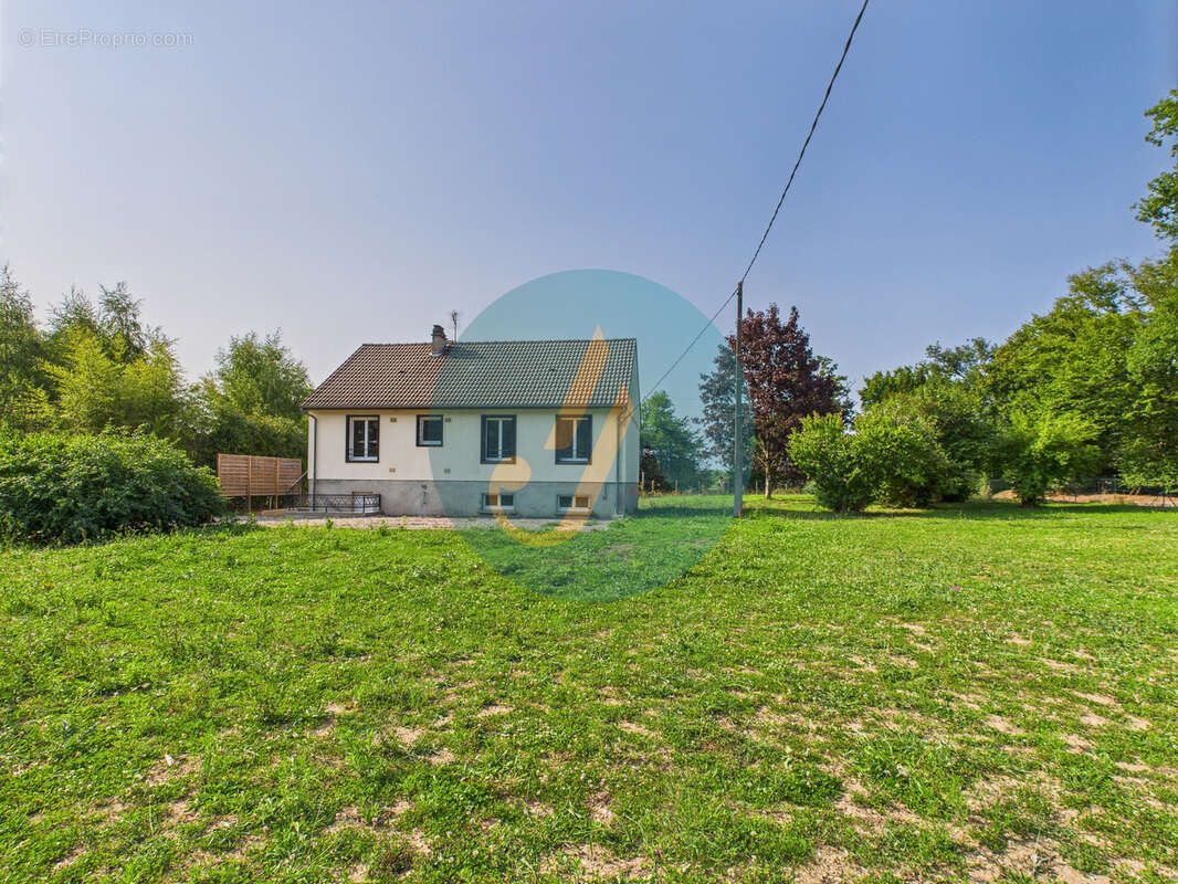 Maison à LA CHAPELLE-D&#039;ANGILLON
