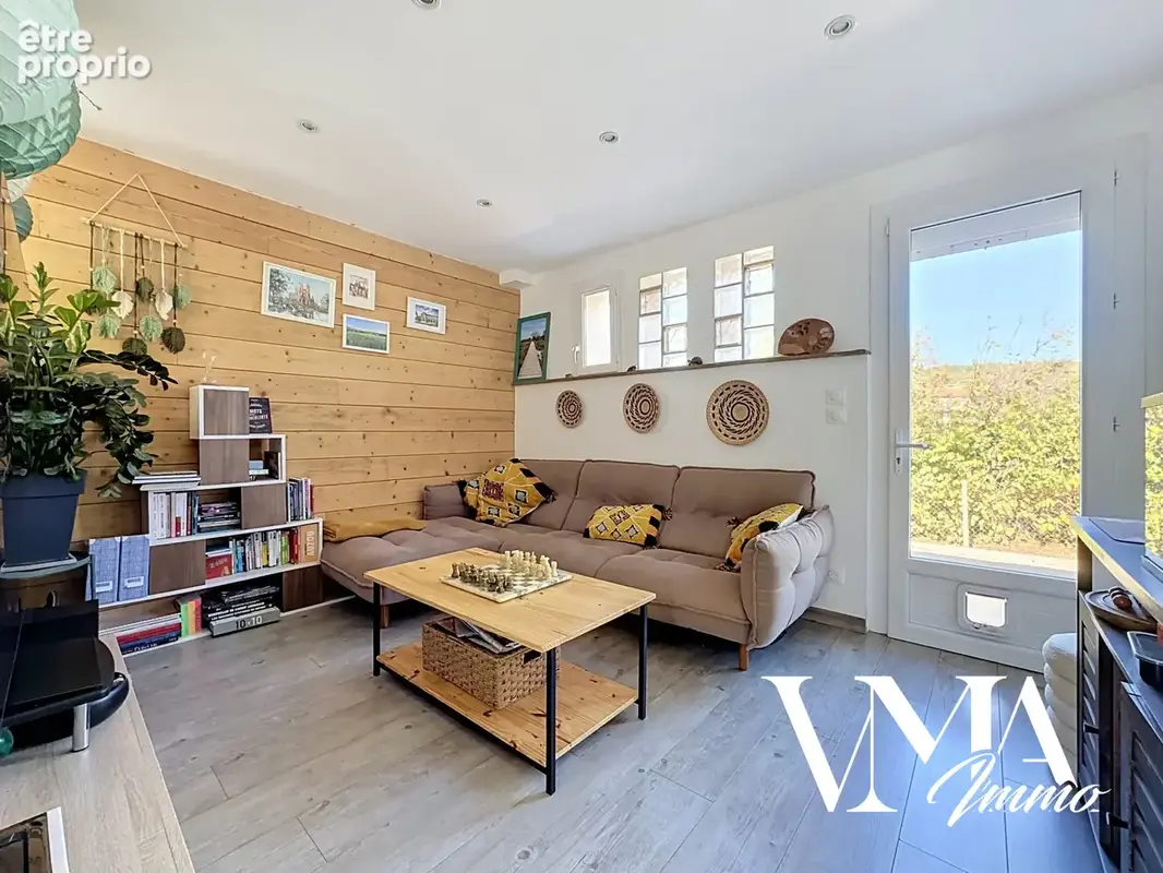 Val d'Oingt / Maison de 120m2 sur une parcelle de terrain de 920m2. - photo 9