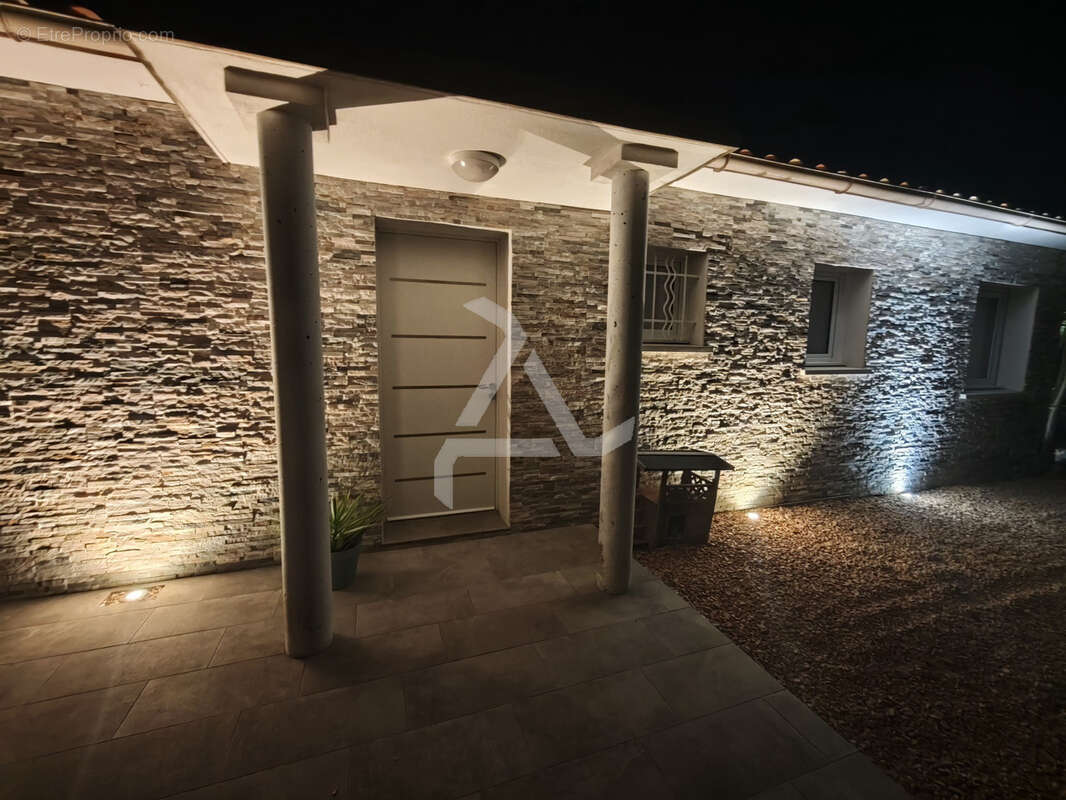 Agréable villa t3 de 80m2 avec piscine vue maquis et studio indépendant de 24m2 - photo 28