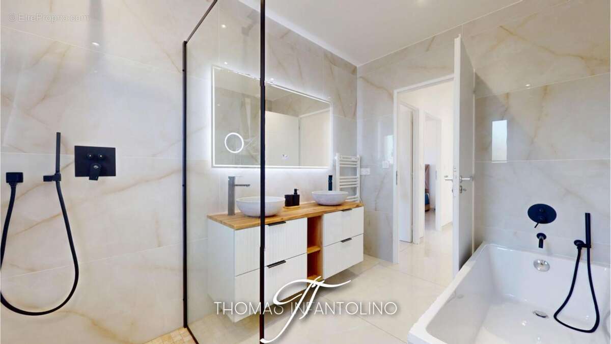 En exclusivite - plain pied - 3 chambres - 1 suite parentale - salle de bain - salle d'eau - piscine - pool house - photo 13