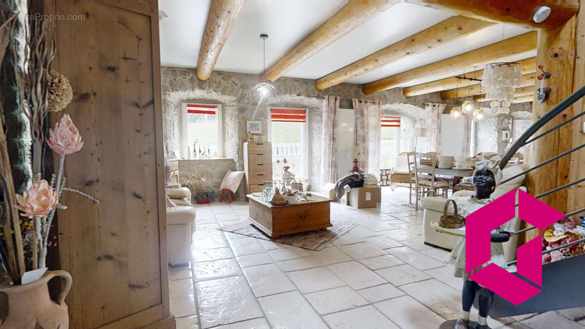 Maison à SAINT-JEURES