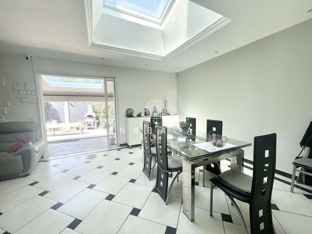Maison 107 m² à Mouans-Sartoux  - photo 5