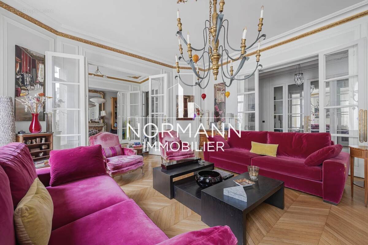 Appartement à PARIS-8E