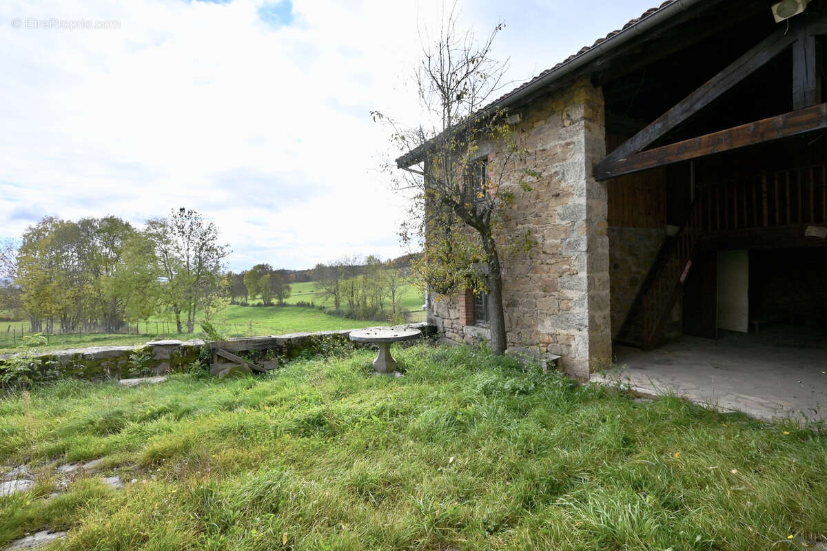 Maison à SAINT-HILAIRE-CUSSON-LA-VALMITTE
