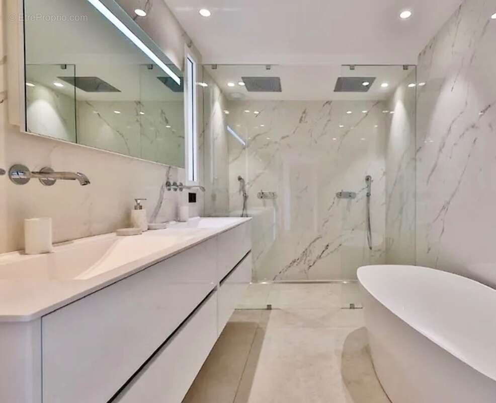 Dpt Var (83), à vendre SAINTE MAXIME maison P6 de 280 m² - Terrain de 1637 m² - photo 17
