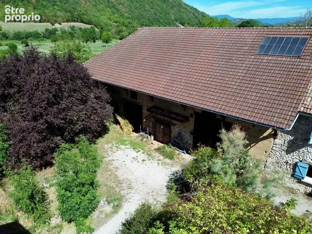 Maison en pierre 229 m² avec grange et terrain –  À Vendre à Massieu - photo 16