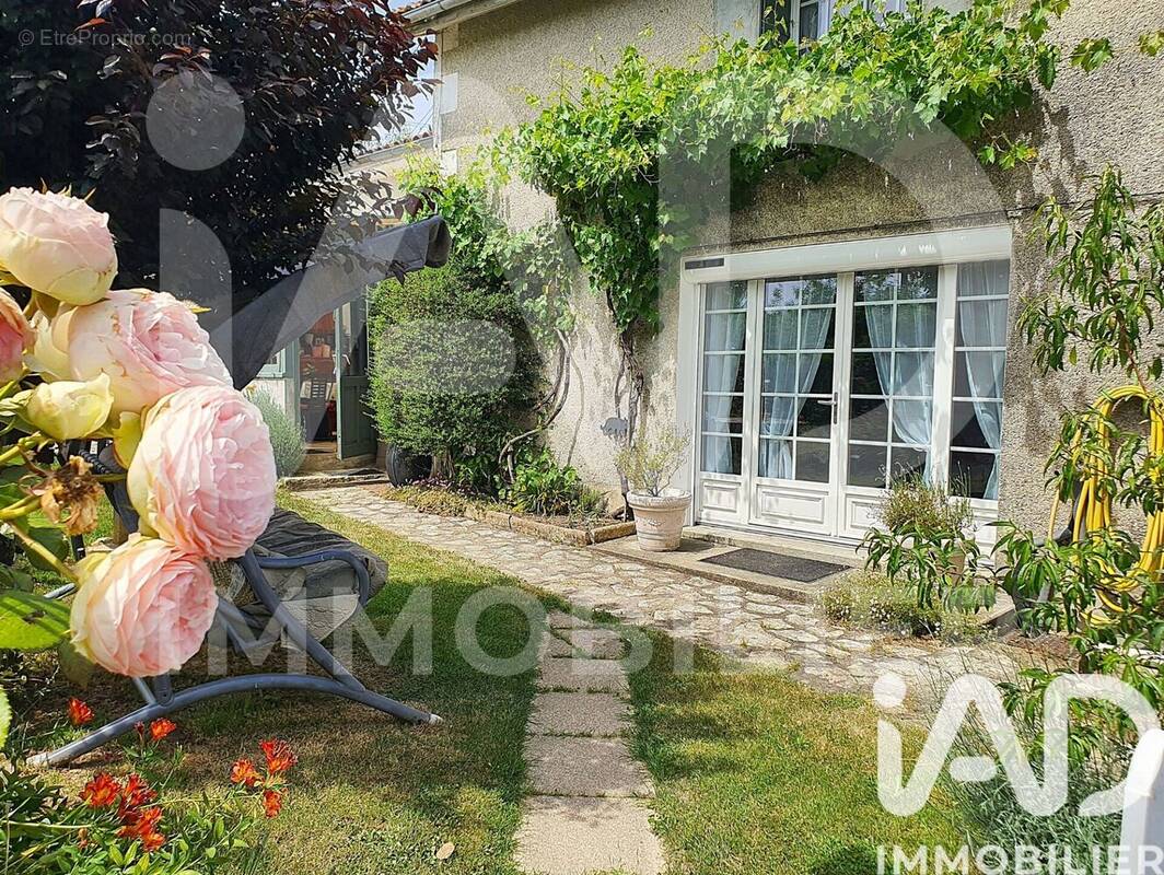 Photo 1 - Maison à SAINT-LAURENT-DE-CERIS
