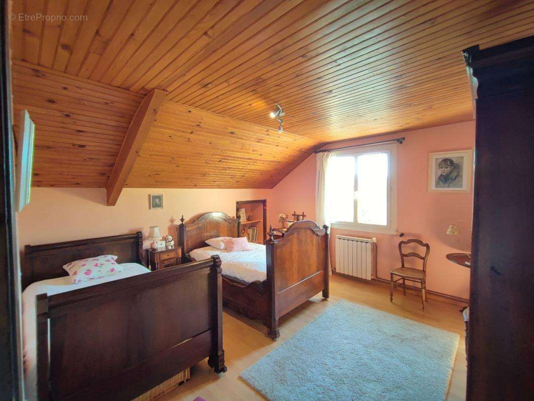 Maison à LIVINHAC-LE-HAUT