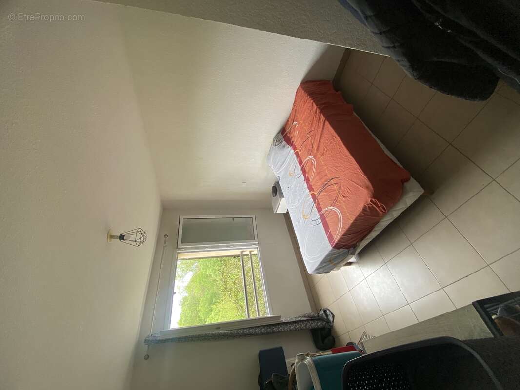 Chambre 2 - Appartement à JUVIGNAC