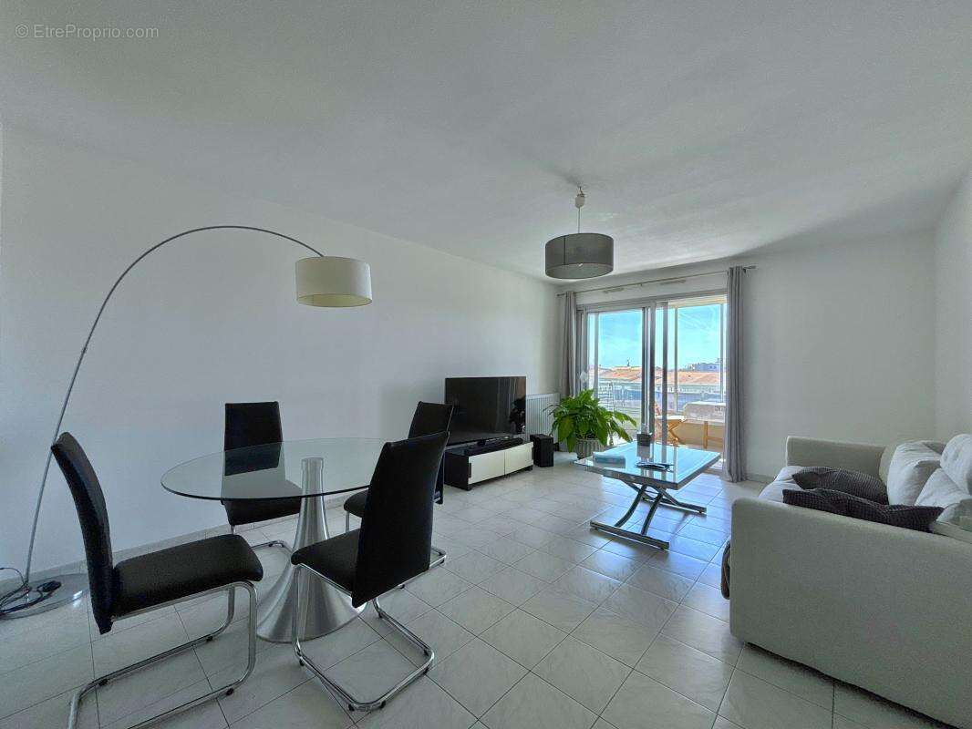 Appartement à SAINT-LAURENT-DU-VAR