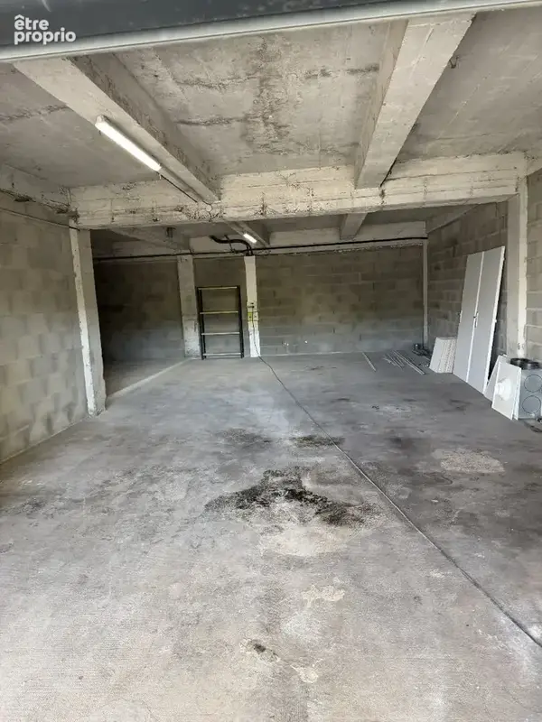 Local - garage de 210 m² - photo 5