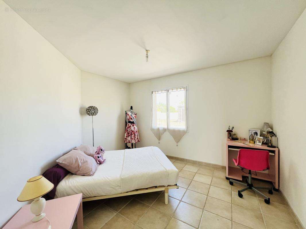Maison 130 m² à Taponnat-Fleurignac  - photo 6