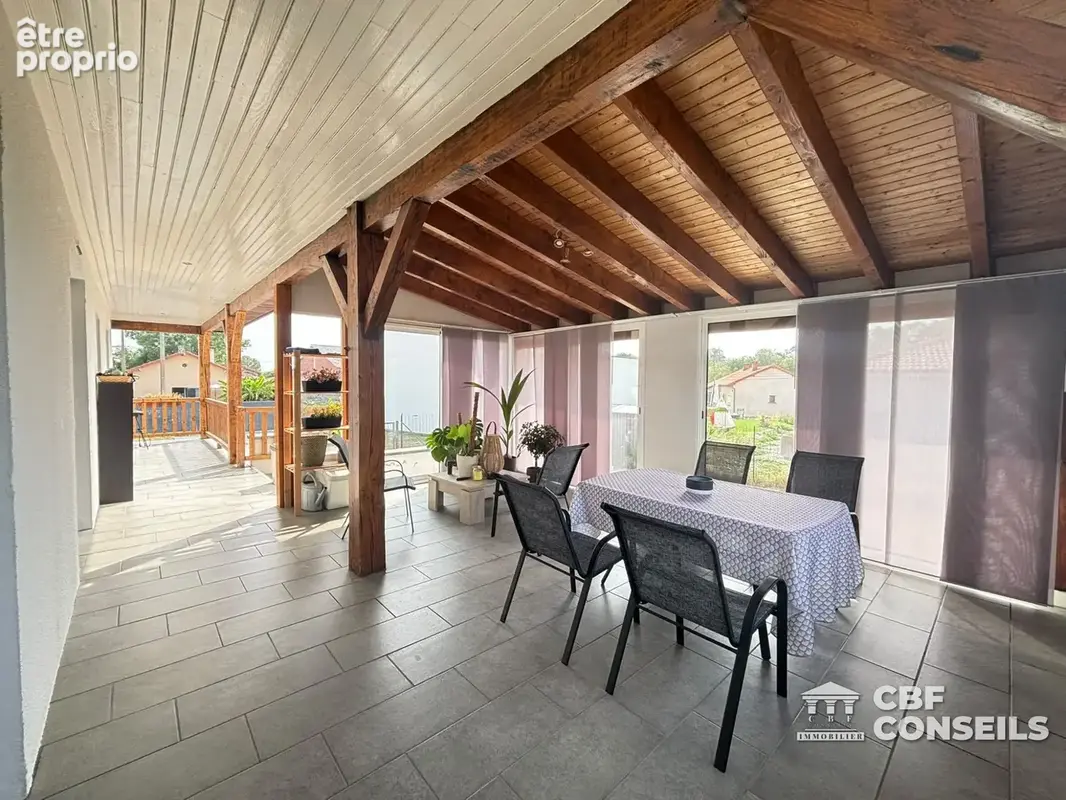 Maison 6 pièces 99 m² à vendre à Entraigues (63720) - photo 5