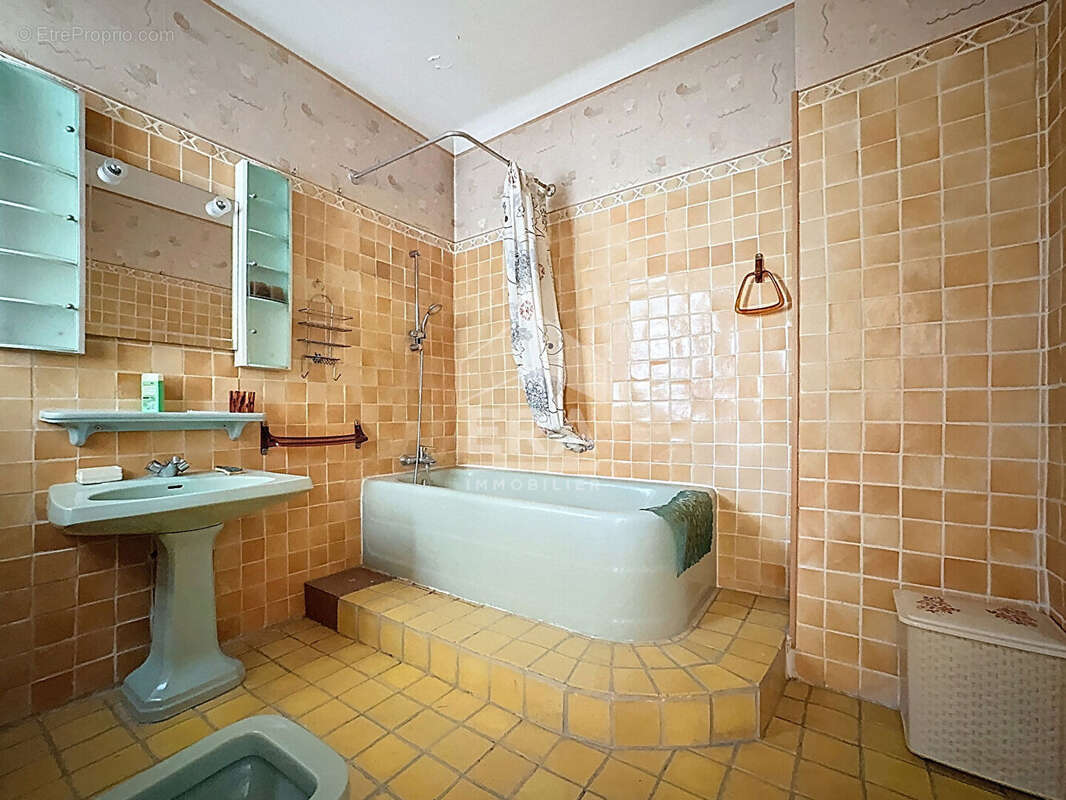 Appartement à MARSEILLE-2E