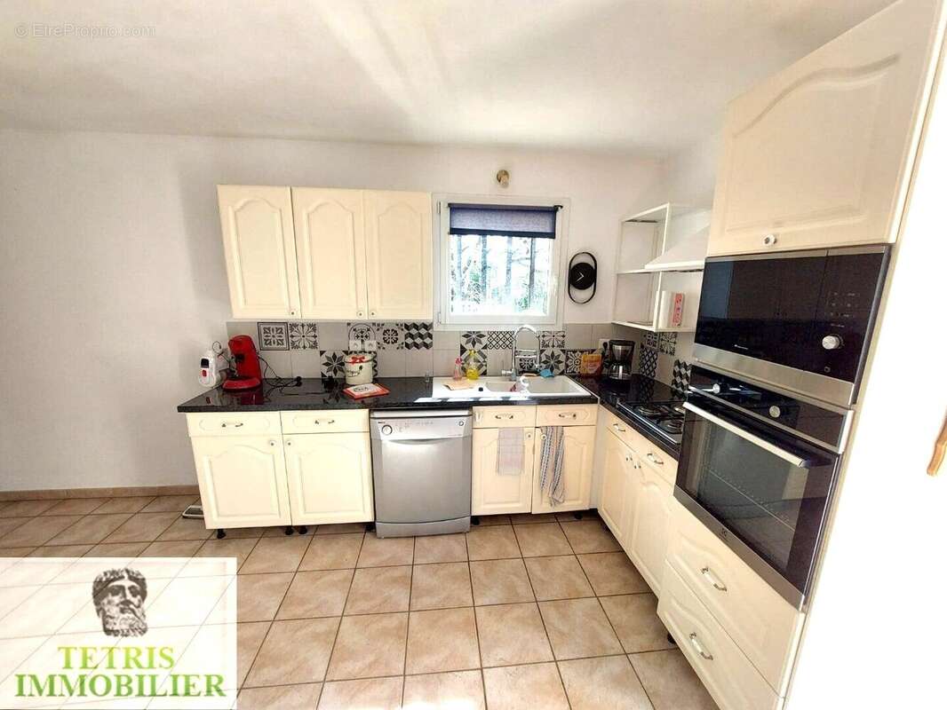 Maison à LA TOUR-D&#039;AIGUES