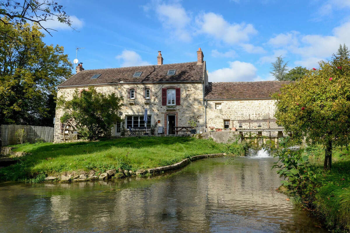 Maison à DORMELLES