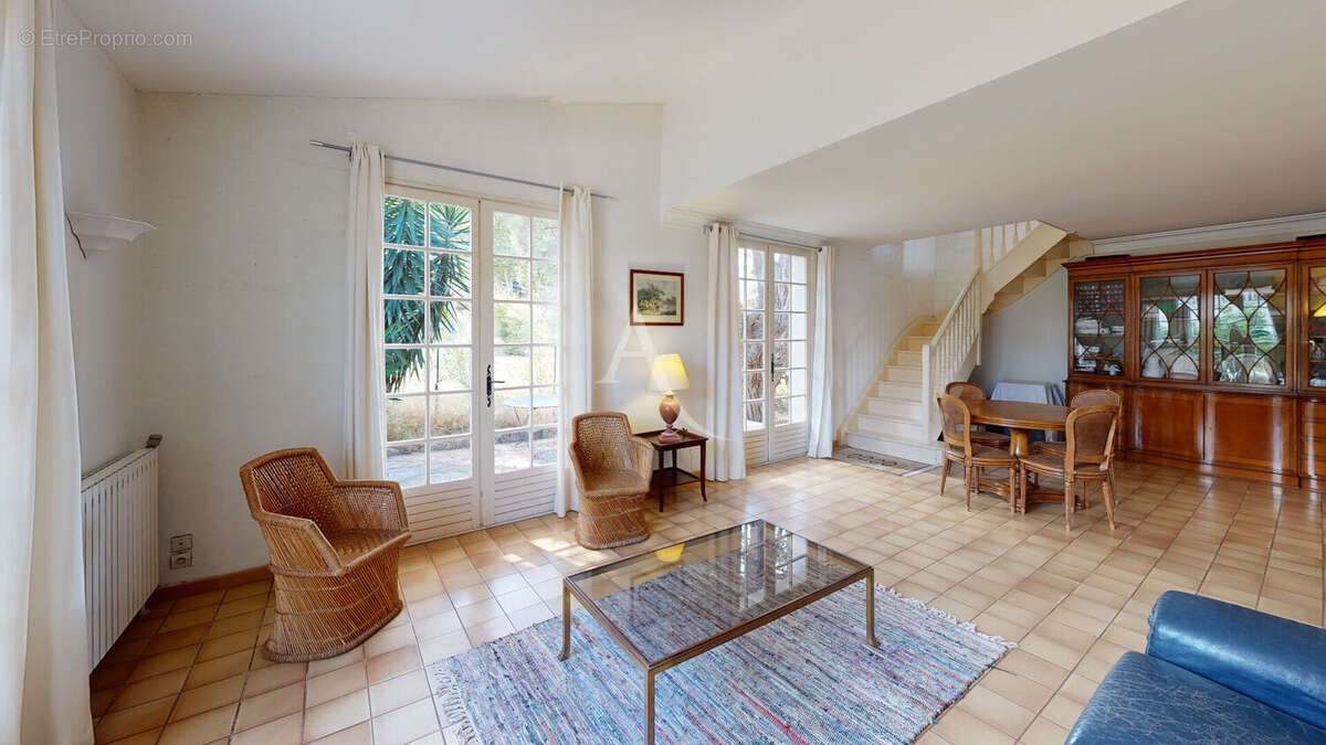 Maison à MOUSSAN