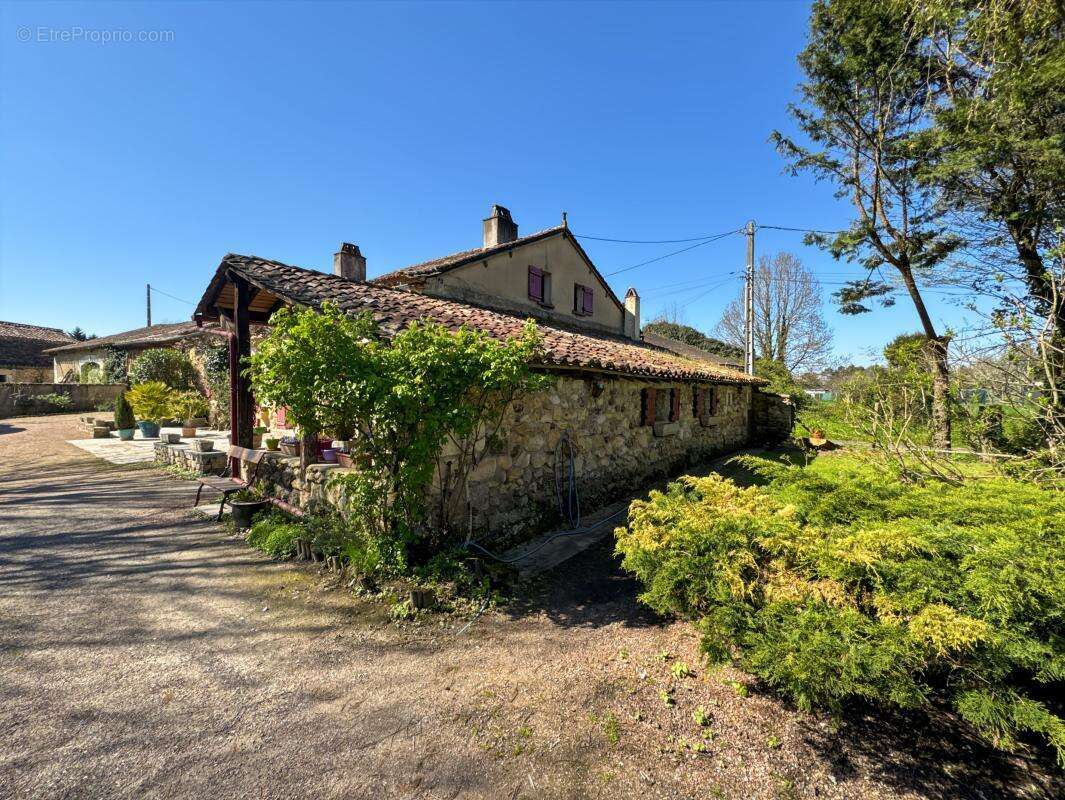 Maison à SAINT-JEAN-D'ATAUX