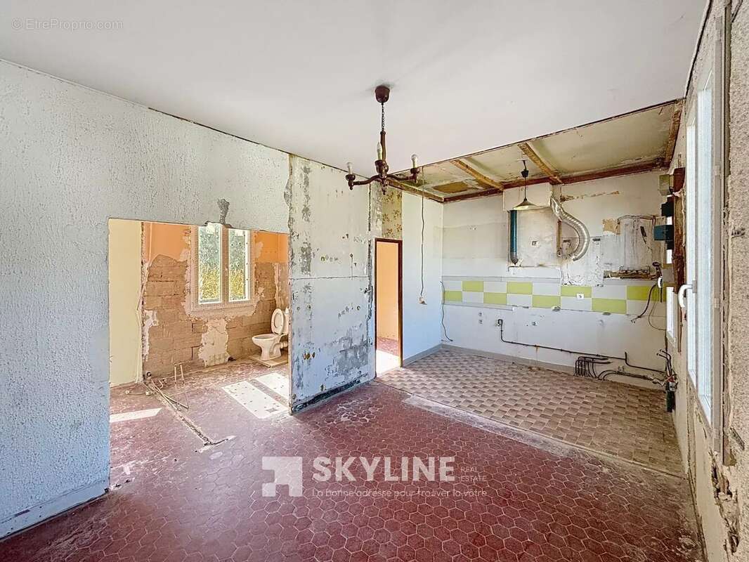 Appartement à MARSEILLE-4E