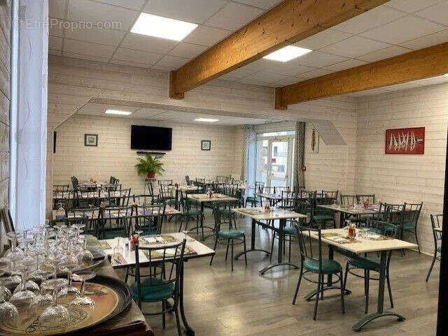 350 m² à Avrille  - photo 3