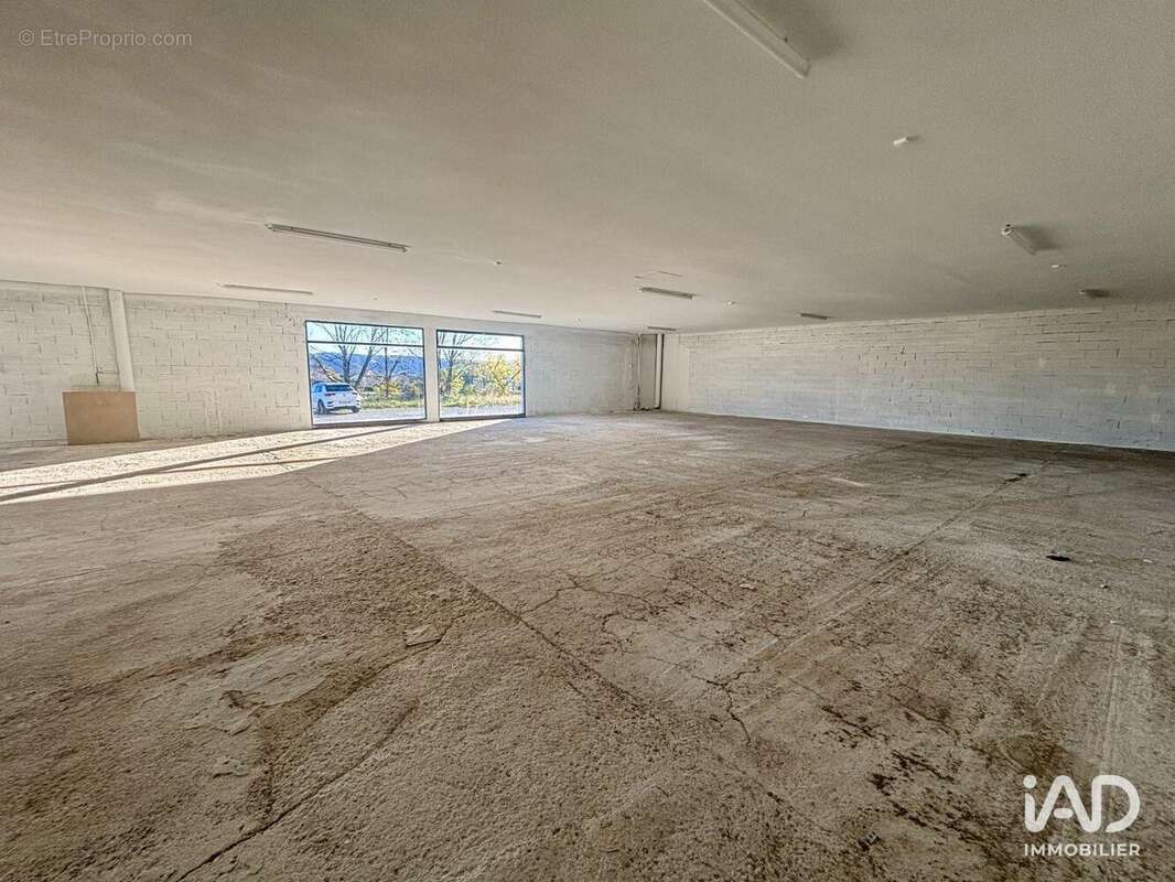 Photo 2 - Commerce à LACHAPELLE-SOUS-AUBENAS