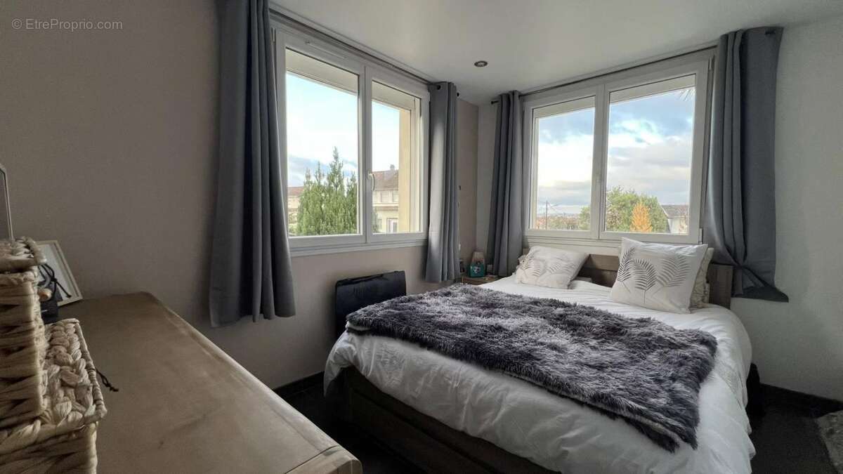 Maison à LES CLAYES-SOUS-BOIS