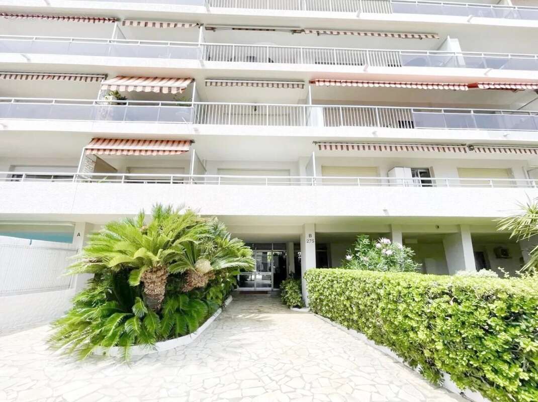 Appartement à SAINT-LAURENT-DU-VAR