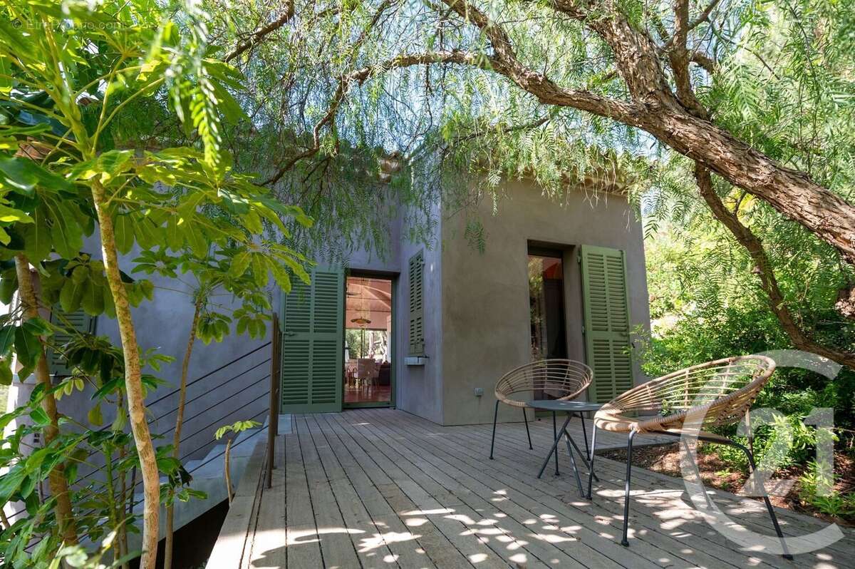 Maison à BORMES-LES-MIMOSAS