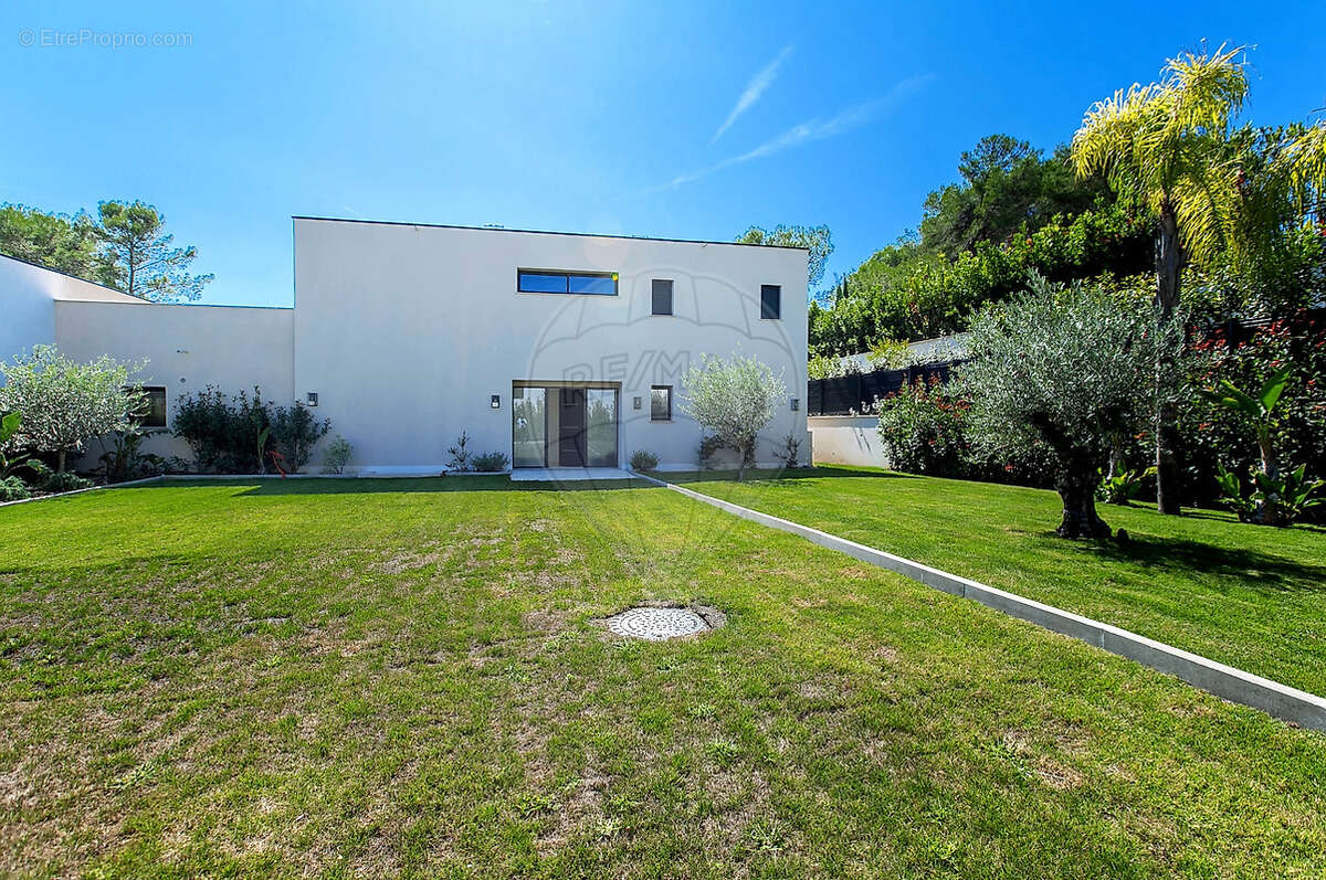 Maison à VALBONNE