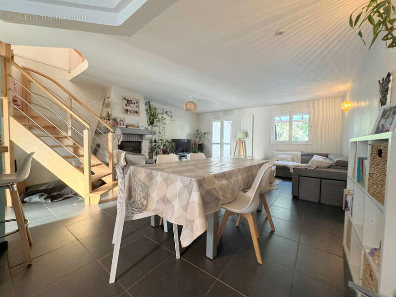 Maison à PELLOUAILLES-LES-VIGNES