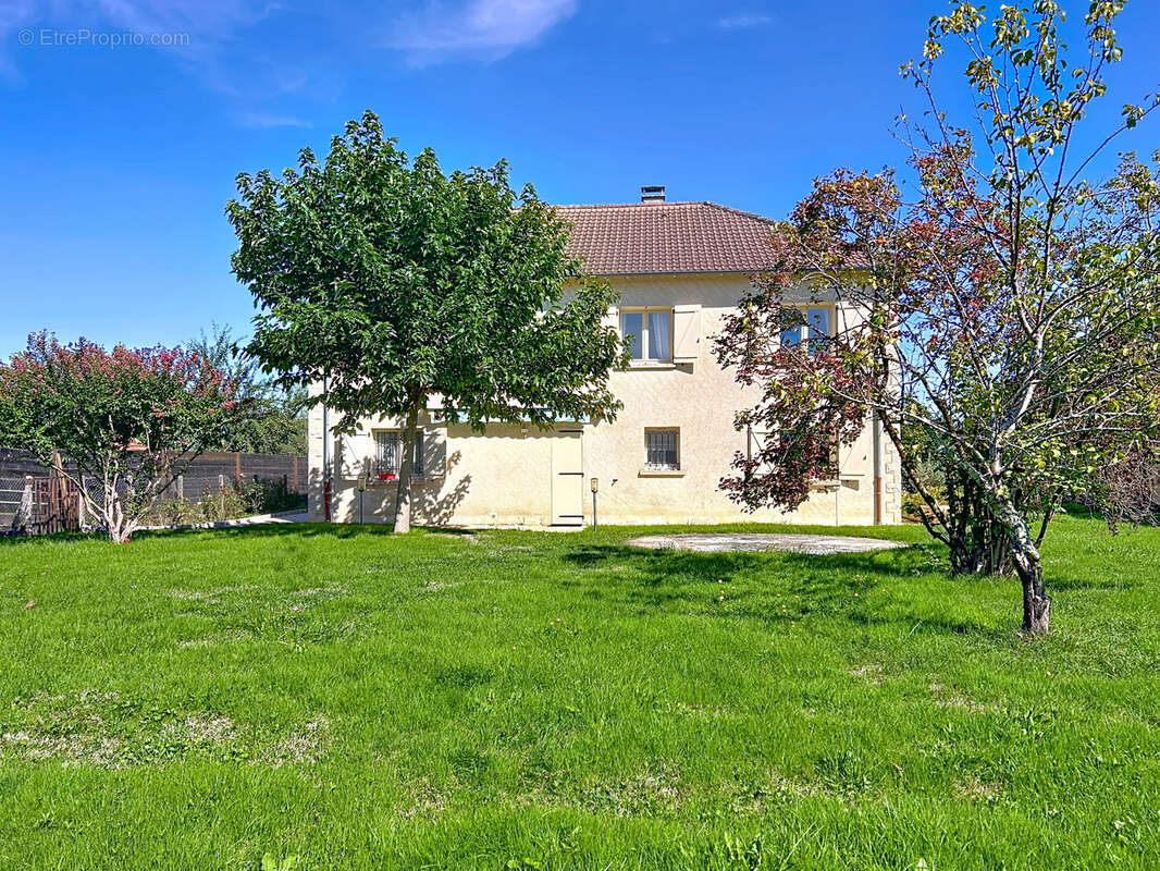 Maison à SAINT-PANTALEON-DE-LARCHE