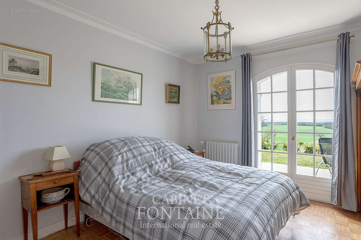 Maison à LE MONT-SAINT-ADRIEN