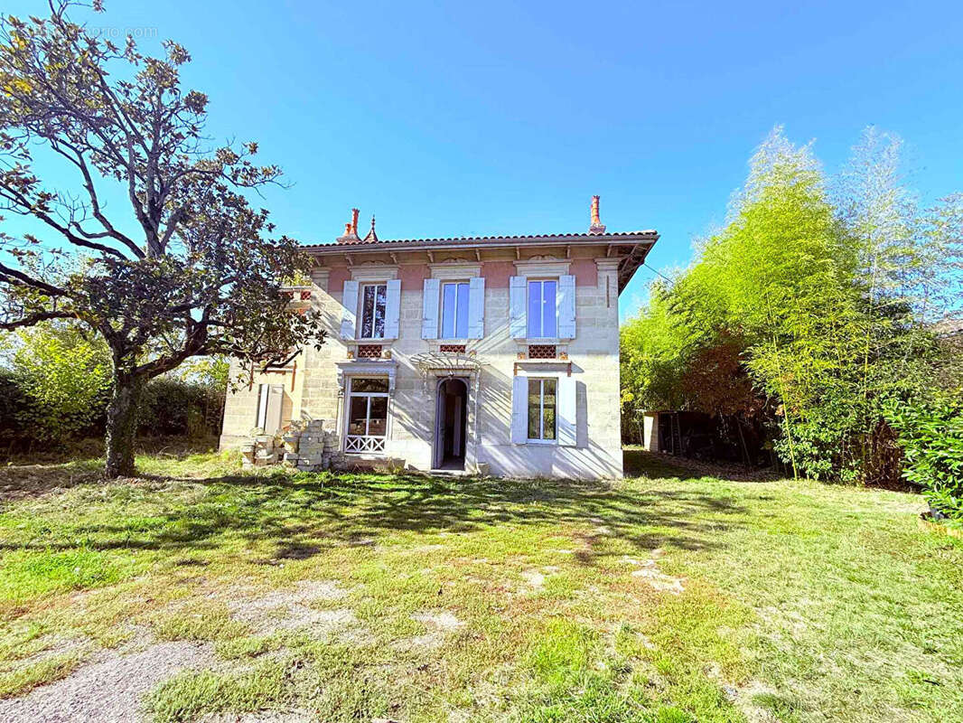 Maison à AMBARES-ET-LAGRAVE