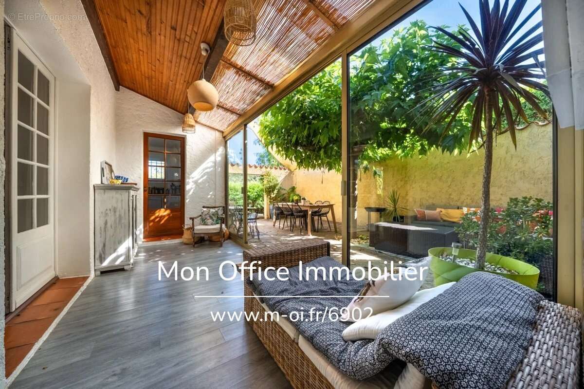 Référence : 6902-JDO - Villa provençale de charme avec piscine, studio indépendant et aperçu mer ! - photo 6