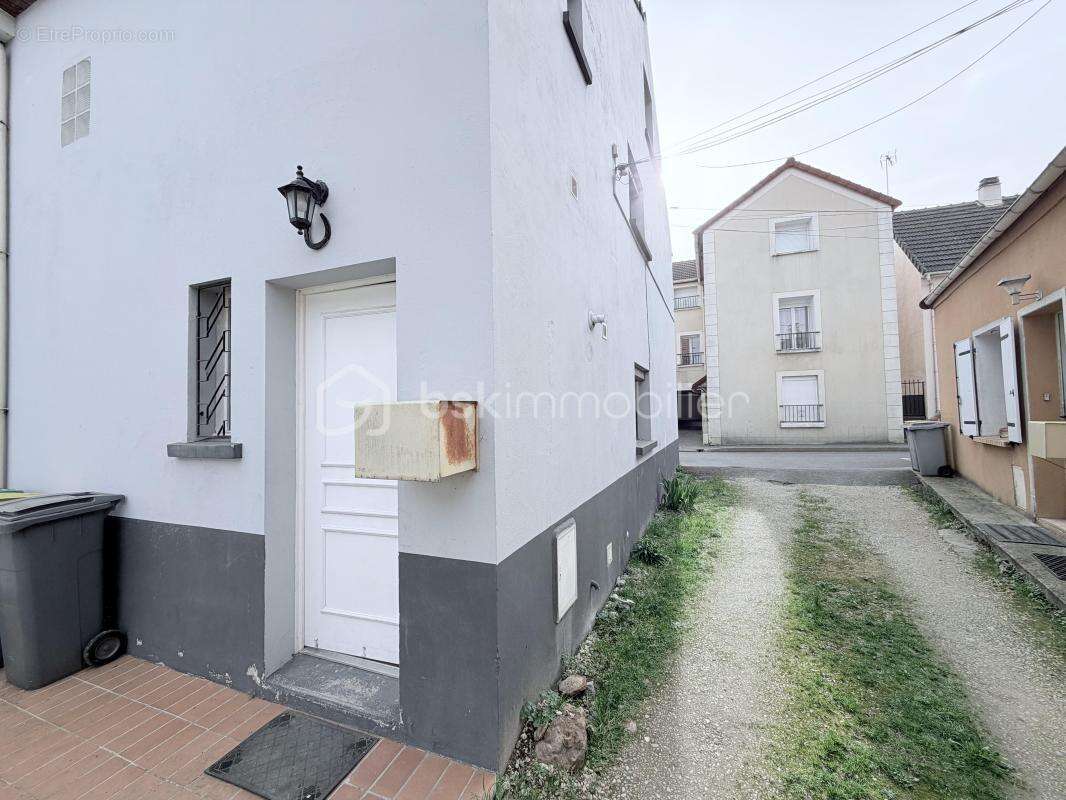 Maison à CLAYE-SOUILLY