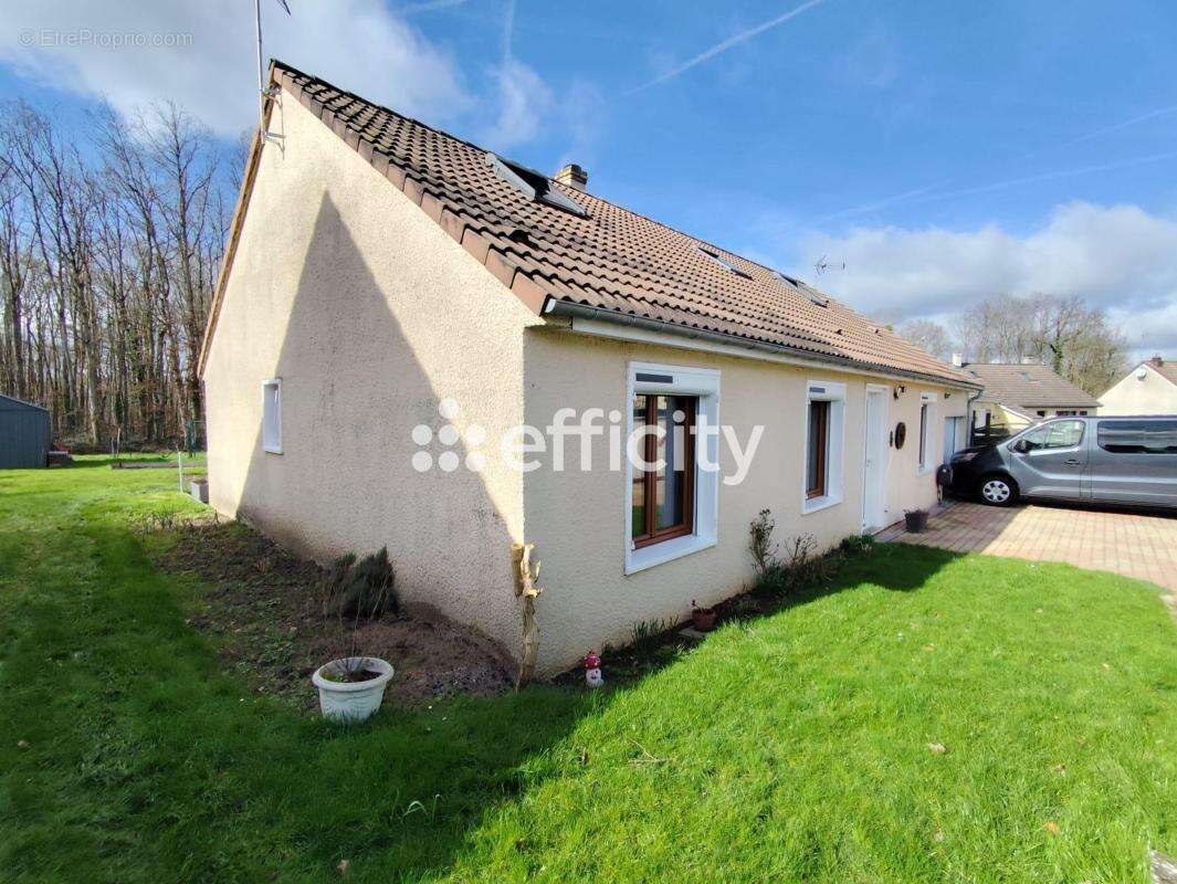 Maison à LE GUE-DE-LONGROI
