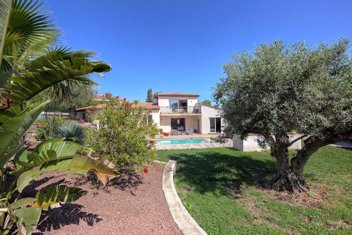 Maison à ROQUEFORT-LES-PINS