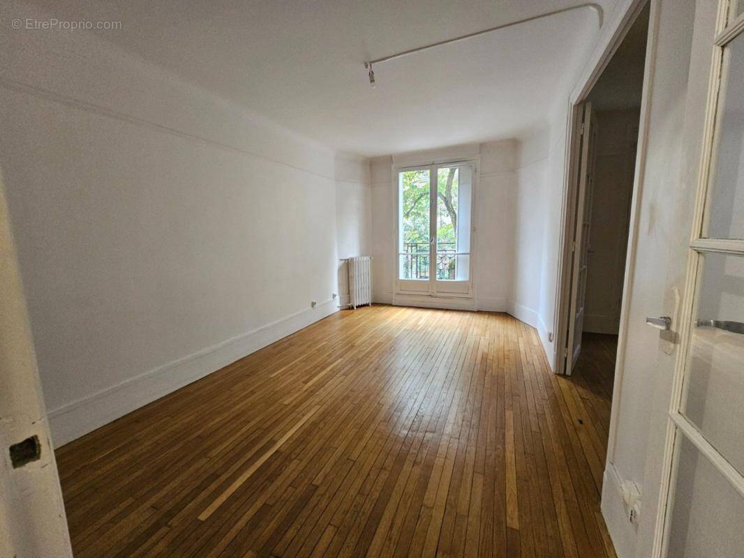 Appartement à PARIS-19E
