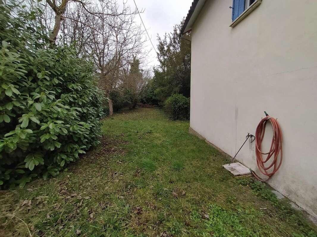 Maison à LA TOUR-BLANCHE