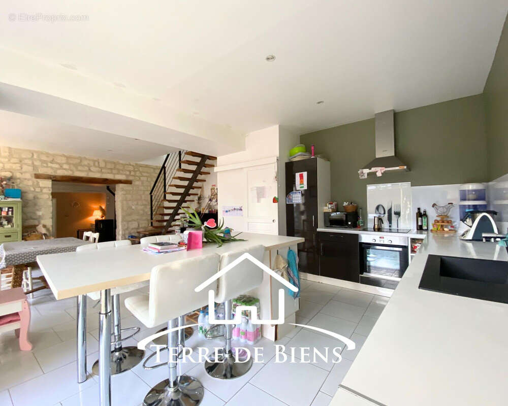 Exclusivité   Longère 6/7 pièces avec dépendances   148 m2   SECTEUR VEZAPONIN - photo 4